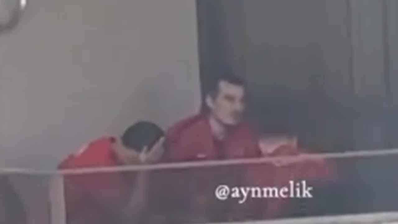 Foto - Avustralya maçına saatler kala Milli Takım kampında skandal: 3 futbolcu balkonda gizlice kameraya alındı