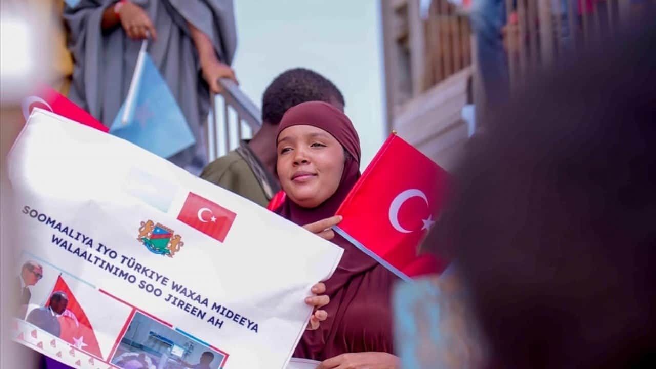 Foto - Ay yıldızlı bayrağımızı salladılar! Somali'de Türkiye'ye destek gösterileri düzenlendi