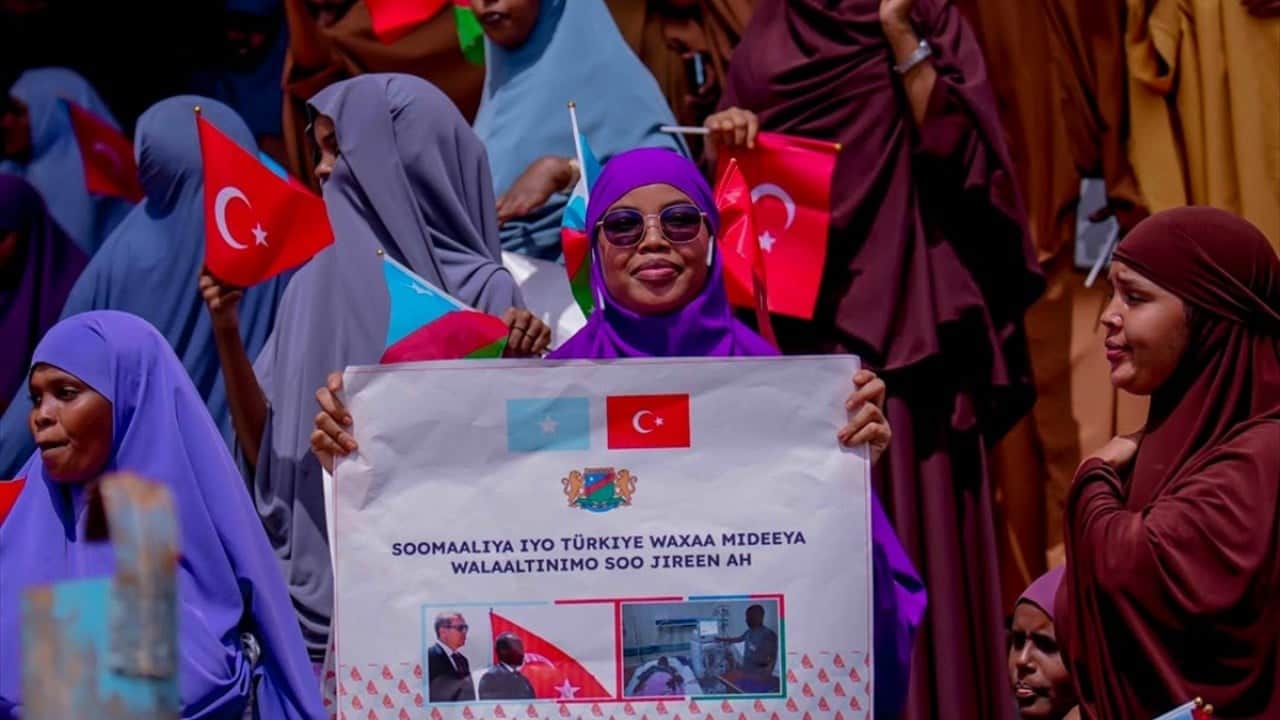 Foto - Ay yıldızlı bayrağımızı salladılar! Somali'de Türkiye'ye destek gösterileri düzenlendi