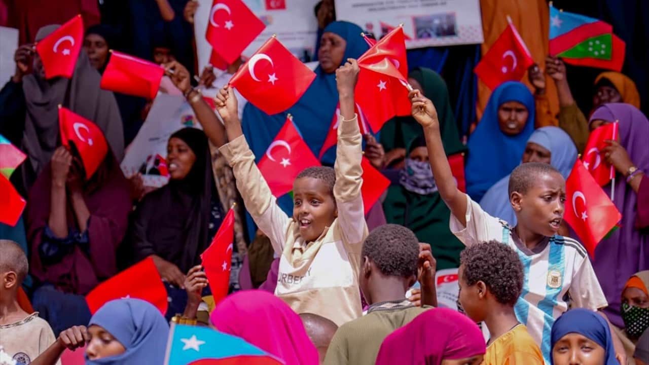 Foto - Ay yıldızlı bayrağımızı salladılar! Somali'de Türkiye'ye destek gösterileri düzenlendi