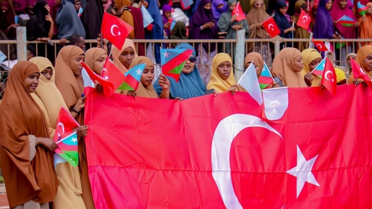 Foto - Ay yıldızlı bayrağımızı salladılar! Somali'de Türkiye'ye destek gösterileri düzenlendi
