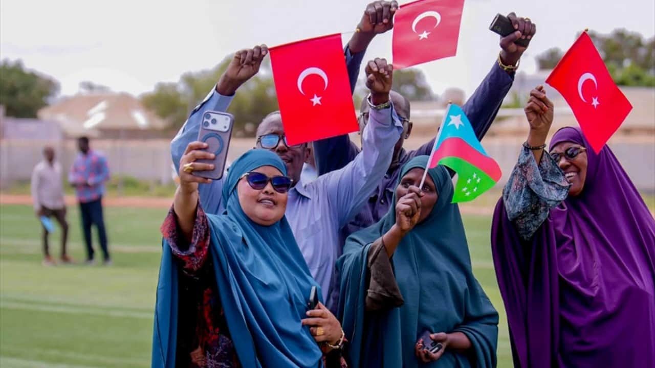 Foto - Ay yıldızlı bayrağımızı salladılar! Somali'de Türkiye'ye destek gösterileri düzenlendi