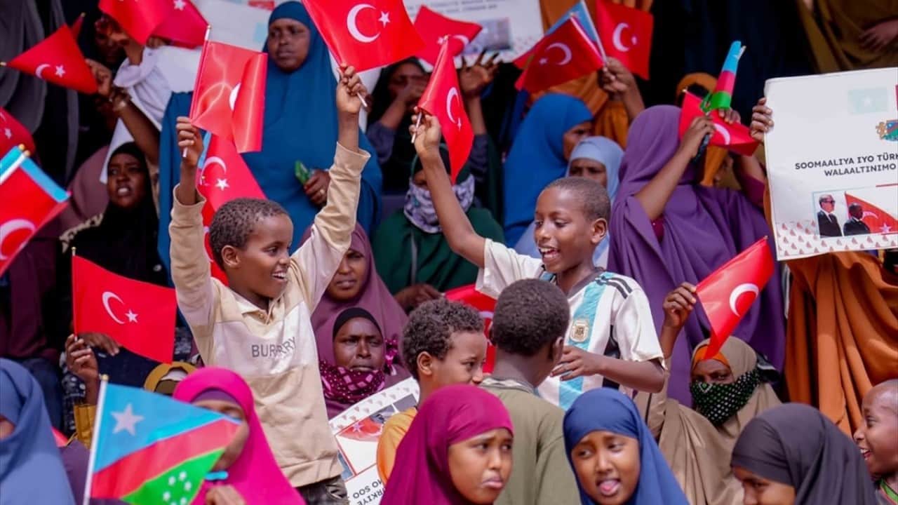 Foto - Ay yıldızlı bayrağımızı salladılar! Somali'de Türkiye'ye destek gösterileri düzenlendi