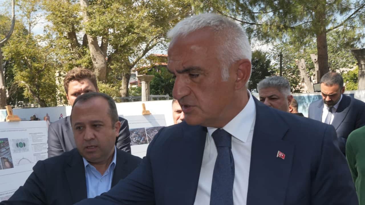 Foto - Ayasofya'da İbadet ve ziyaret akışı geçici düzenlemelerle devam edecek! Bakan Ersoy: Her adımı bilimsel hassasiyetle atıyoruz