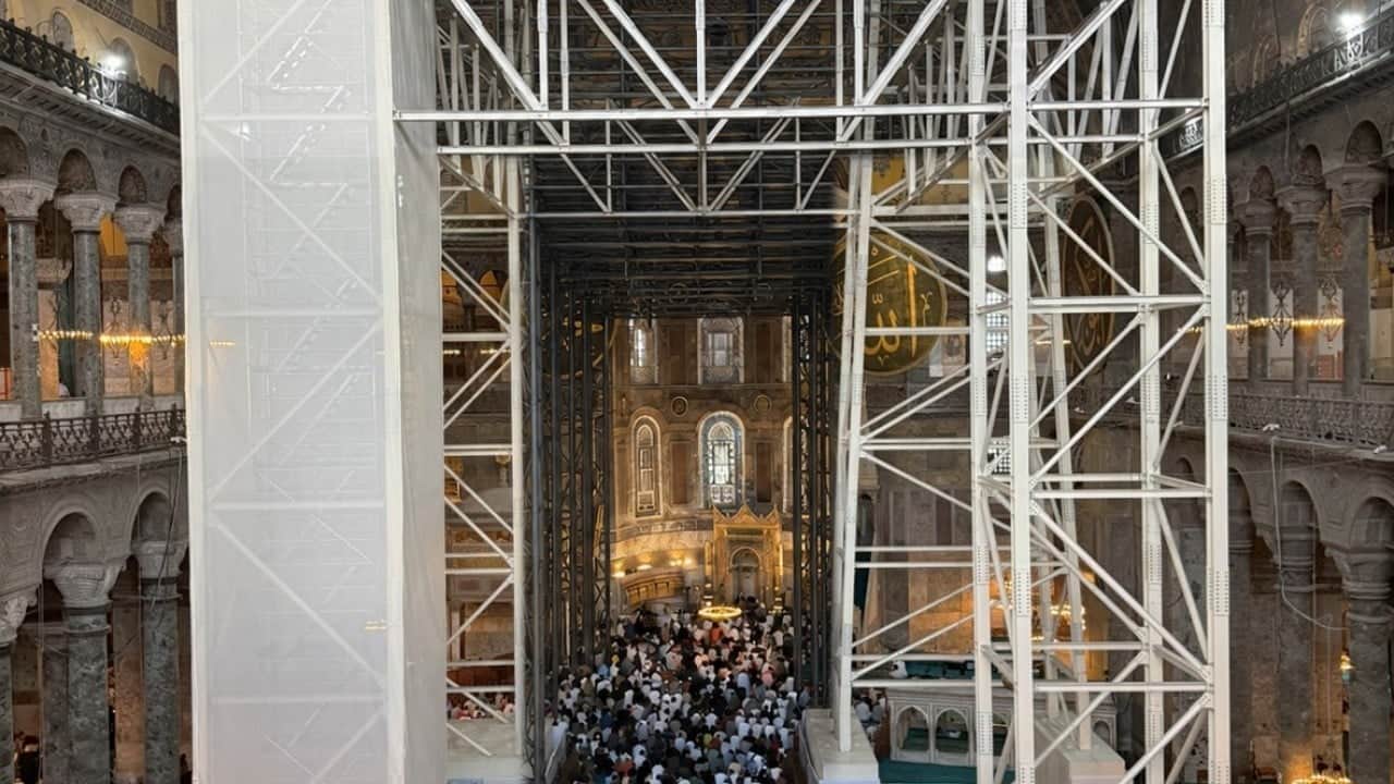 Foto - Ayasofya'da İbadet ve ziyaret akışı geçici düzenlemelerle devam edecek! Bakan Ersoy: Her adımı bilimsel hassasiyetle atıyoruz