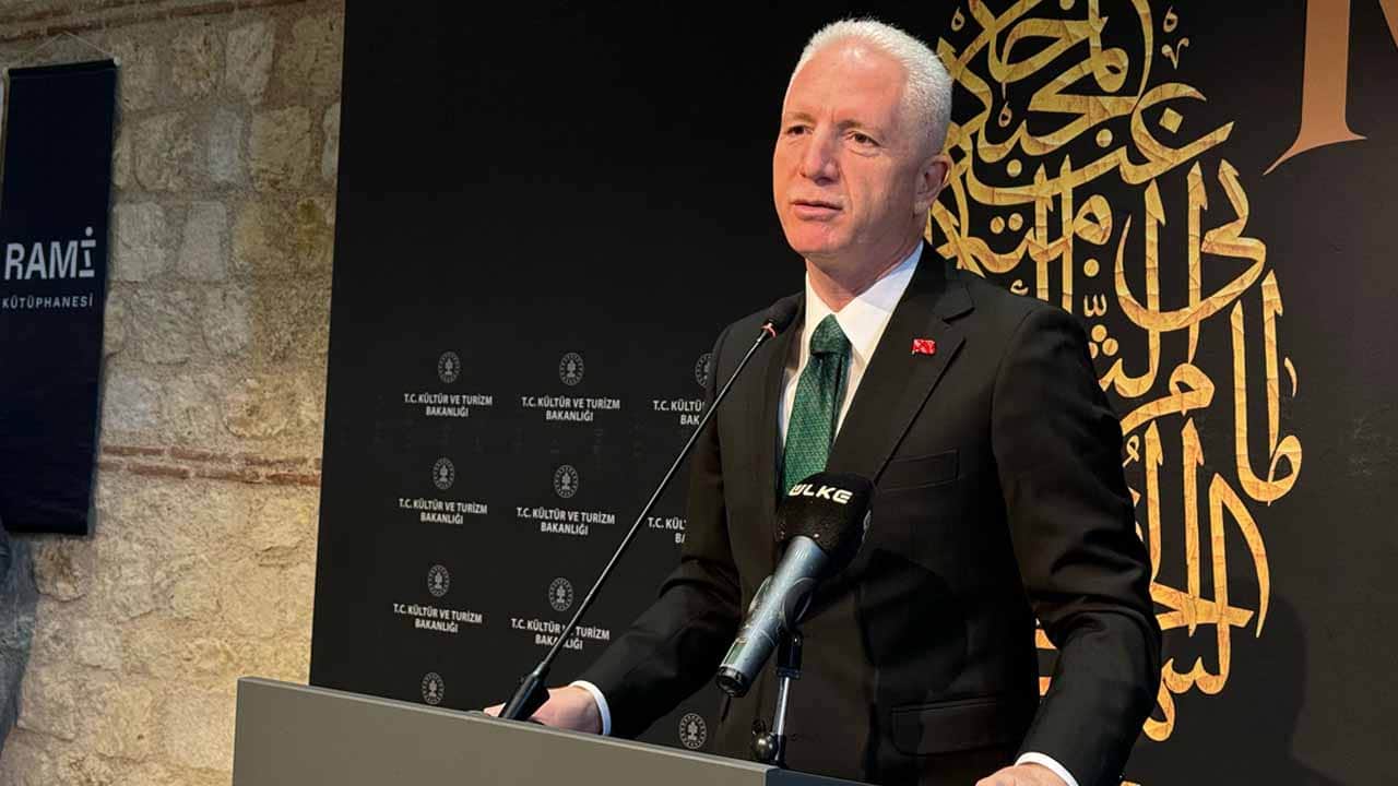 Foto - Ayasofya'yla özdeşleşen hattata 150. yıl vefası: Kazasker Mustafa İzzet Efendi anısına özel sergi