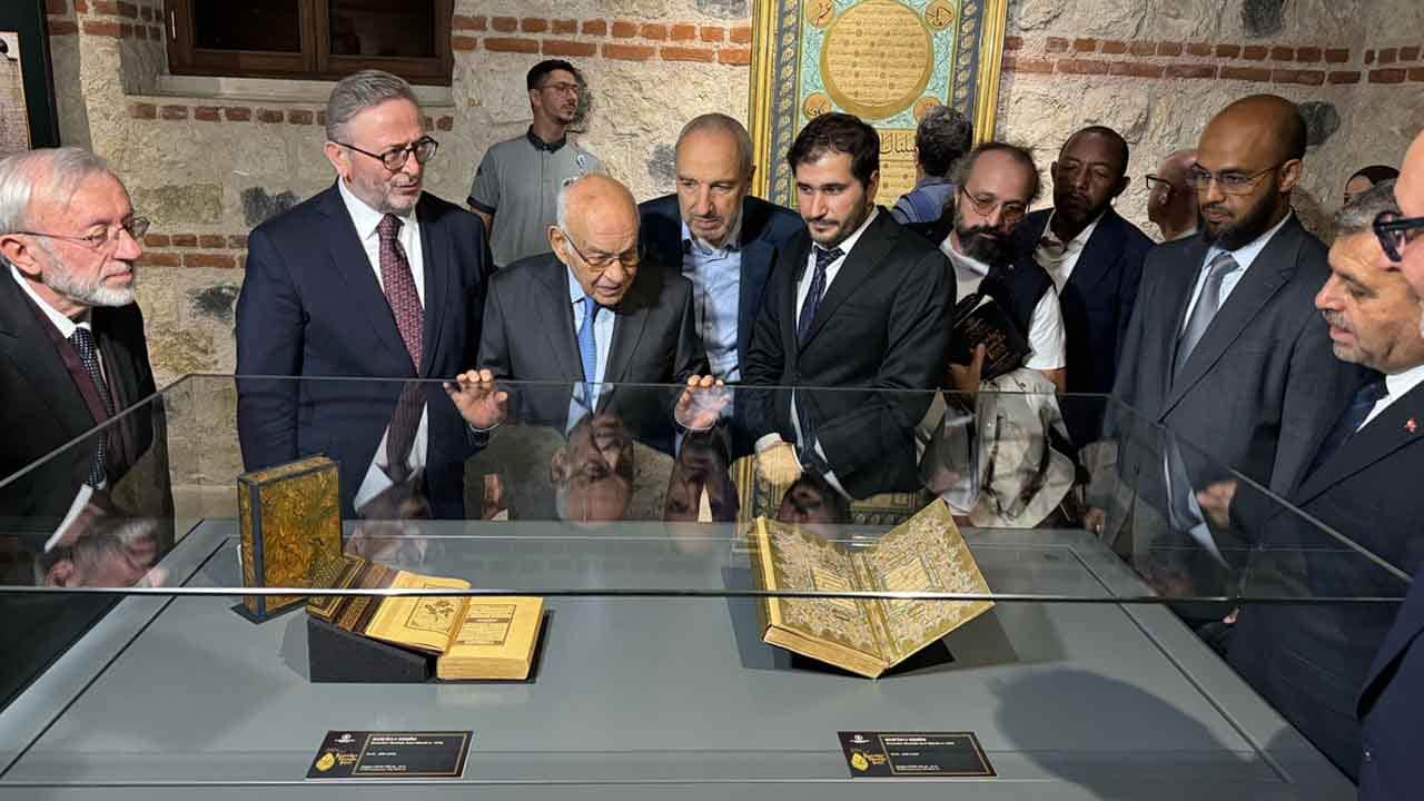 Foto - Ayasofya'yla özdeşleşen hattata 150. yıl vefası: Kazasker Mustafa İzzet Efendi anısına özel sergi