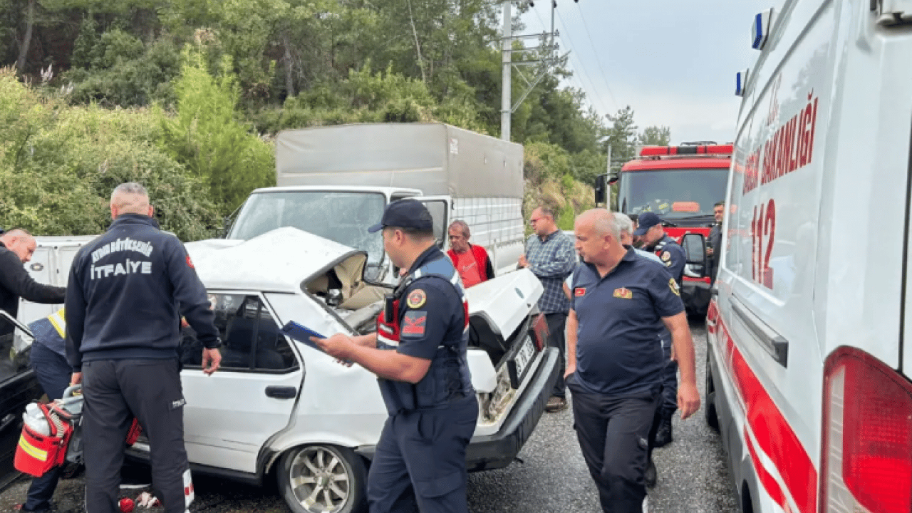 Foto - Aydın’da iki araç kafa kafaya çarpıştı! Feci kaza ölü ve yaralılar var