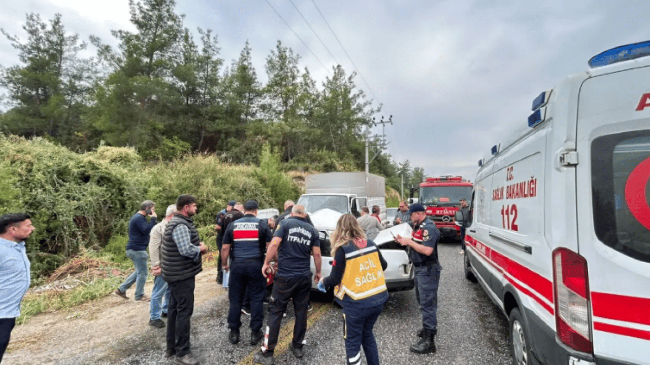 Foto - Aydın’da iki araç kafa kafaya çarpıştı! Feci kaza ölü ve yaralılar var