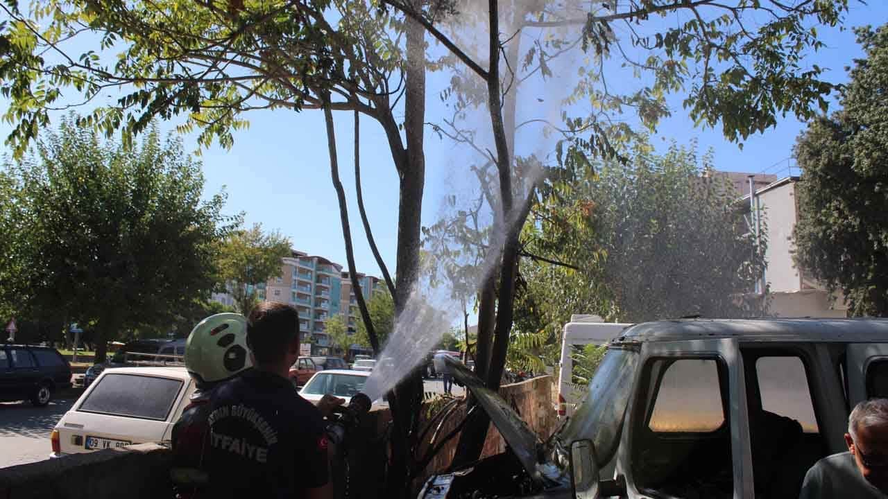 Foto - Aydın'da kamyonet alev alev yandı: Araç hurdaya döndü