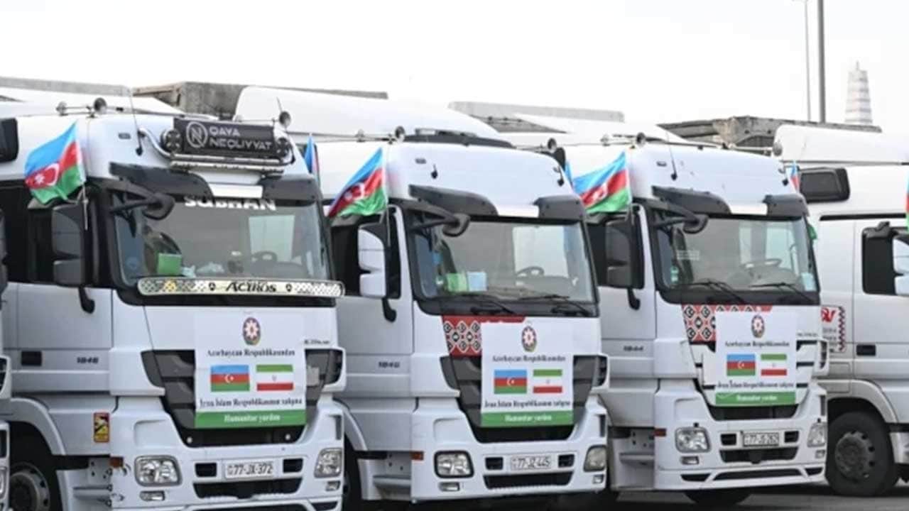 Foto - Azerbaycan, İran'a yardım gönderdi!