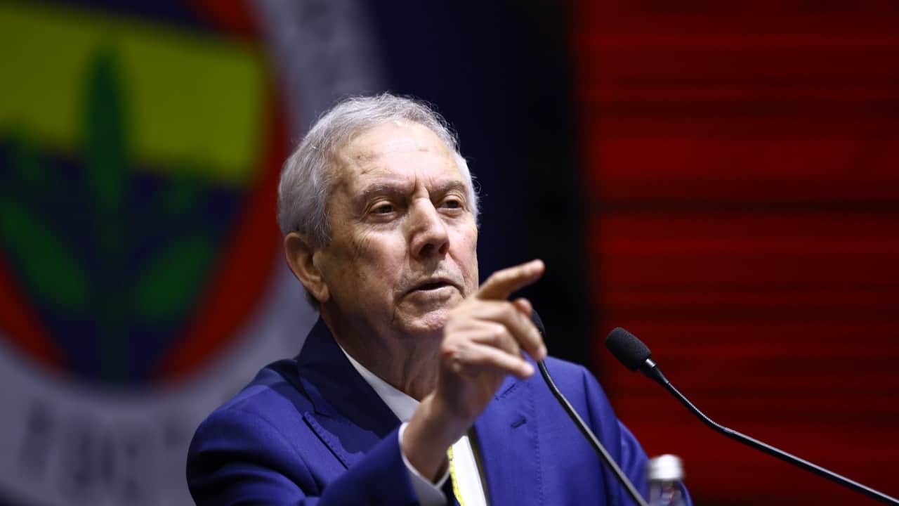 Foto - Aziz Yıldırım'dan, Saran yönetimine: Sizi ibra etmeyeceğim... Genel Kurul'da gergin anlar...