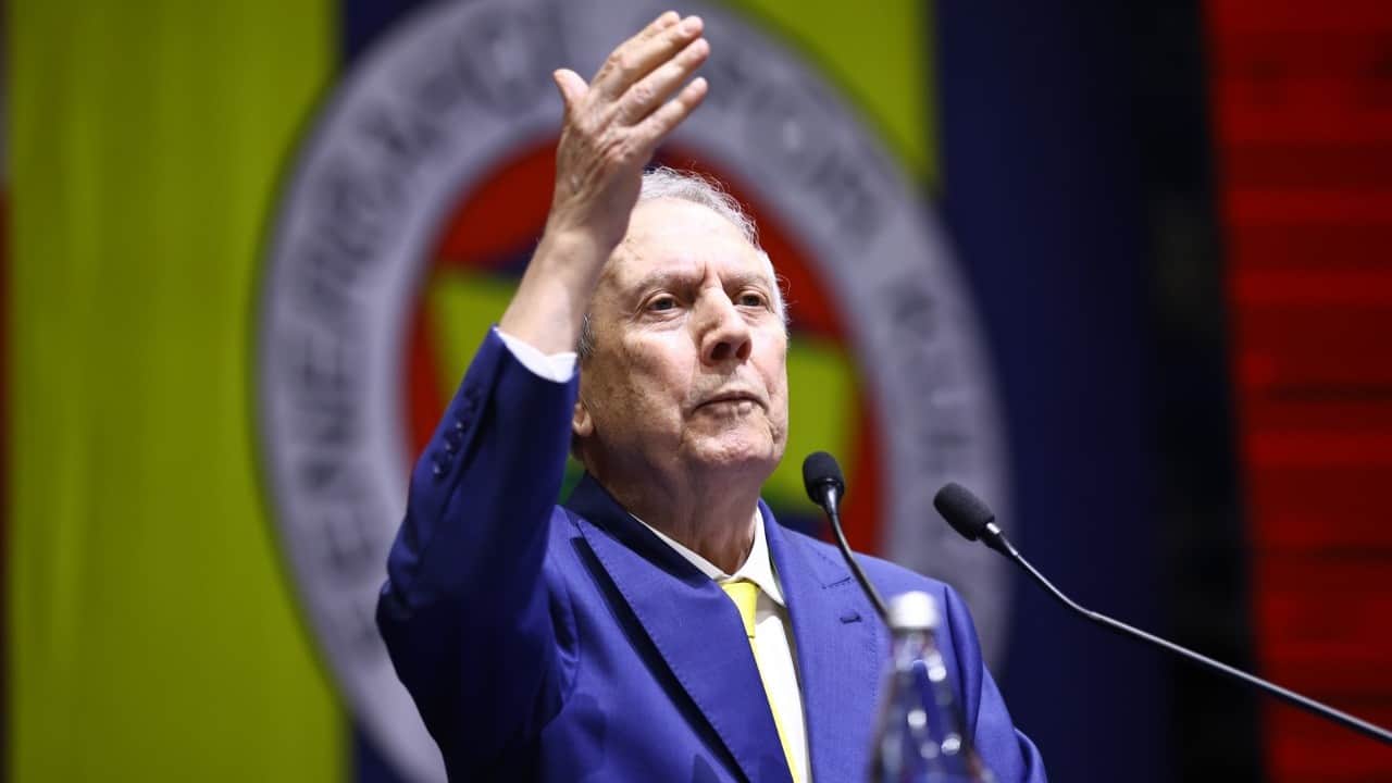 Foto - Aziz Yıldırım'dan, Saran yönetimine: Sizi ibra etmeyeceğim... Genel Kurul'da gergin anlar...