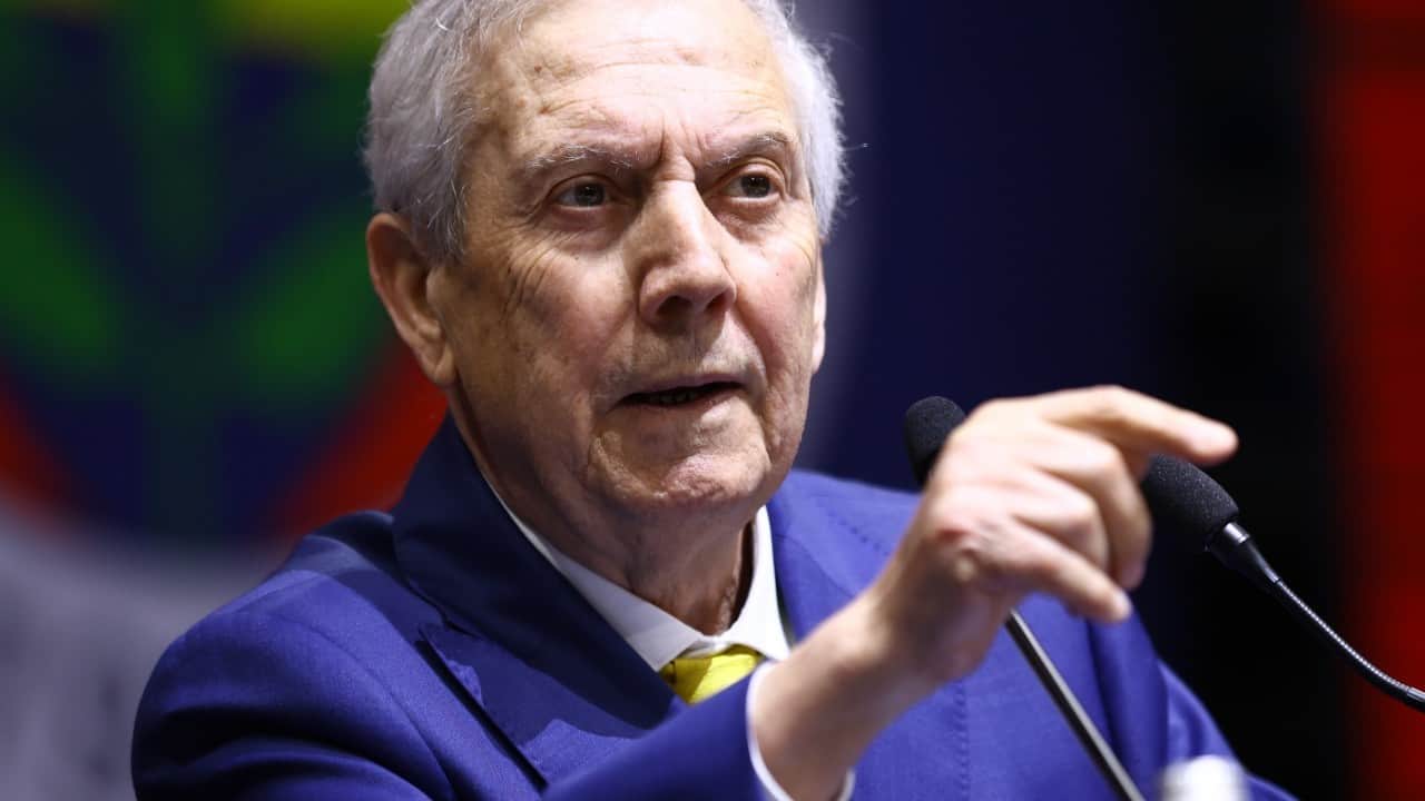 Foto - Aziz Yıldırım'dan, Saran yönetimine: Sizi ibra etmeyeceğim... Genel Kurul'da gergin anlar...