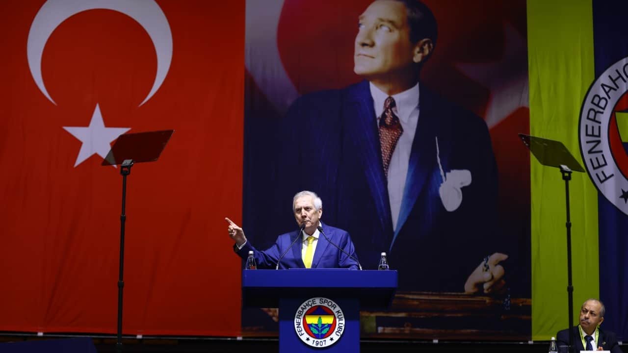 Foto - Aziz Yıldırım'dan, Saran yönetimine: Sizi ibra etmeyeceğim... Genel Kurul'da gergin anlar...