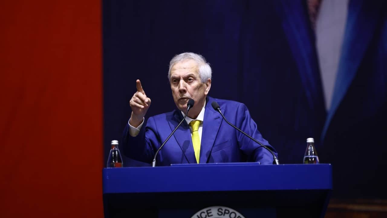 Foto - Aziz Yıldırım'dan, Saran yönetimine: Sizi ibra etmeyeceğim... Genel Kurul'da gergin anlar...