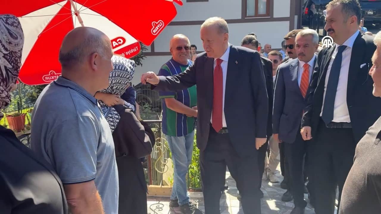 Foto - Baba ocağında anlamlı ziyaret! Cumhurbaşkanı Erdoğan komşularını yine unutmadı