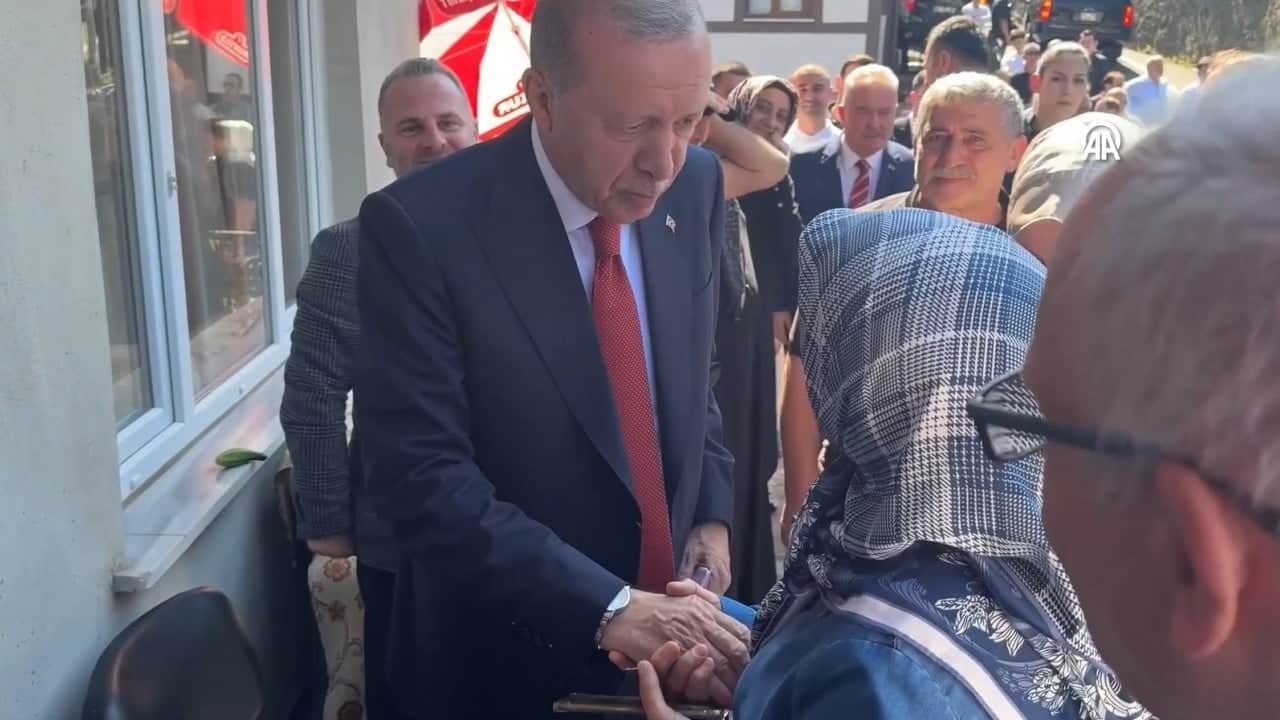 Foto - Baba ocağında anlamlı ziyaret! Cumhurbaşkanı Erdoğan komşularını yine unutmadı