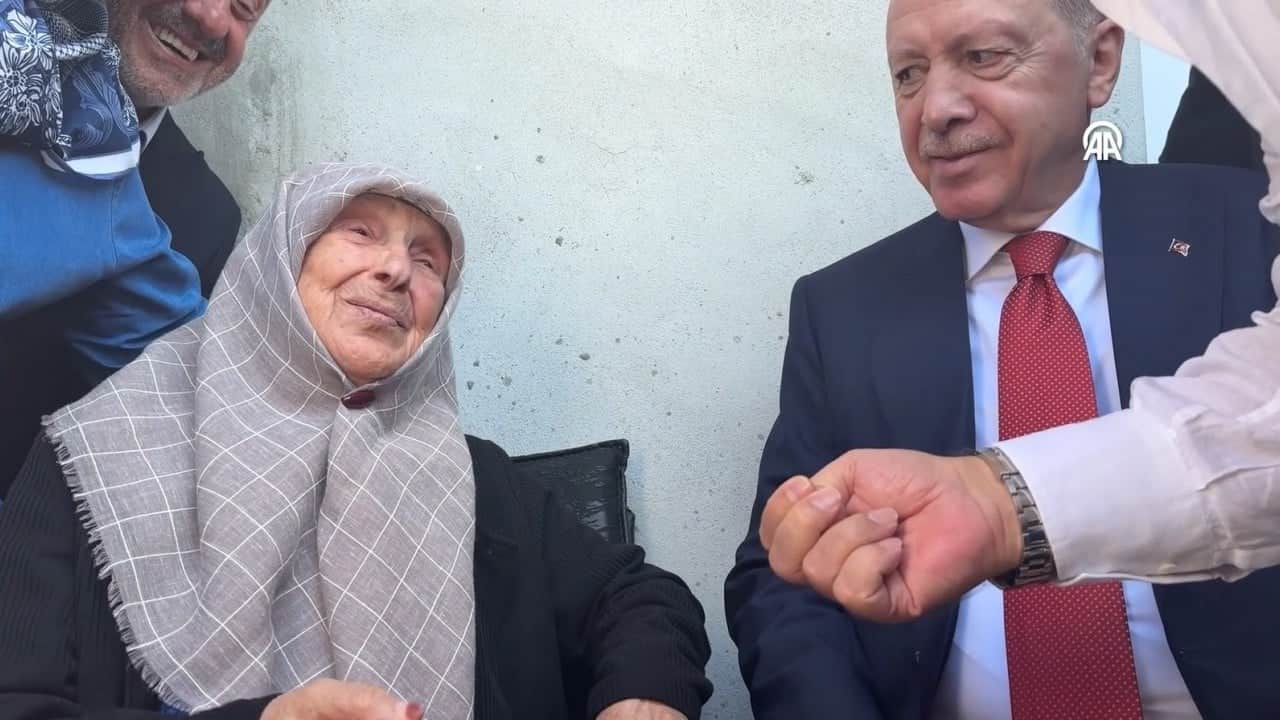 Foto - Baba ocağında anlamlı ziyaret! Cumhurbaşkanı Erdoğan komşularını yine unutmadı