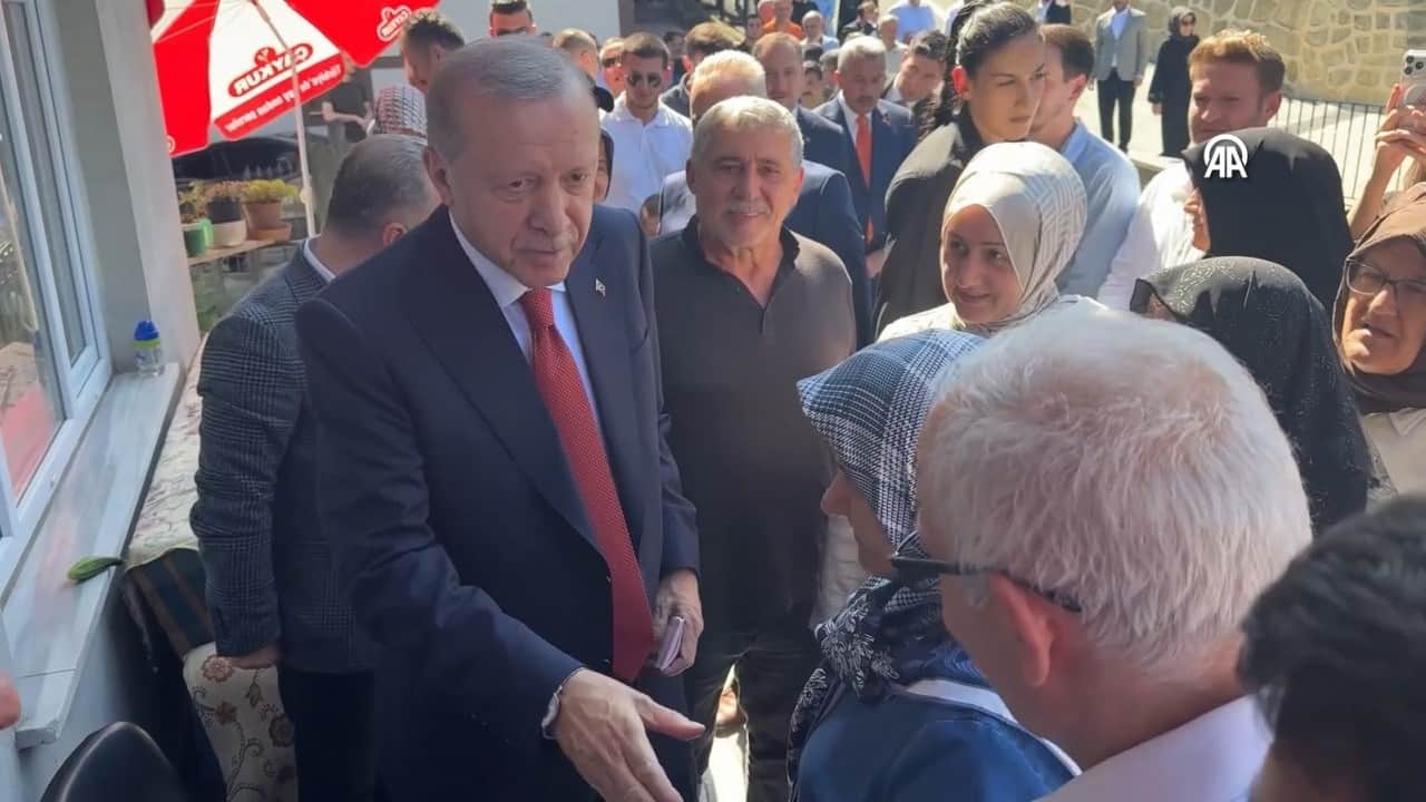 Foto - Baba ocağında anlamlı ziyaret! Cumhurbaşkanı Erdoğan komşularını yine unutmadı