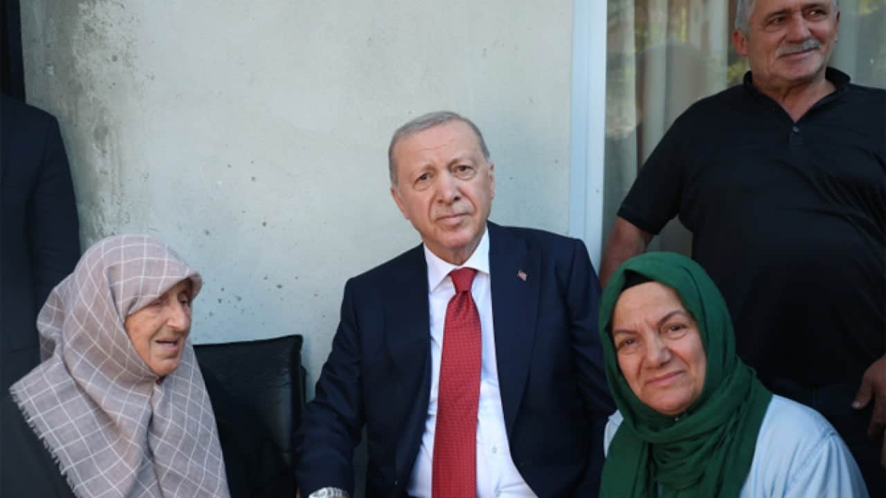 Foto - Baba ocağında anlamlı ziyaret! Cumhurbaşkanı Erdoğan komşularını yine unutmadı