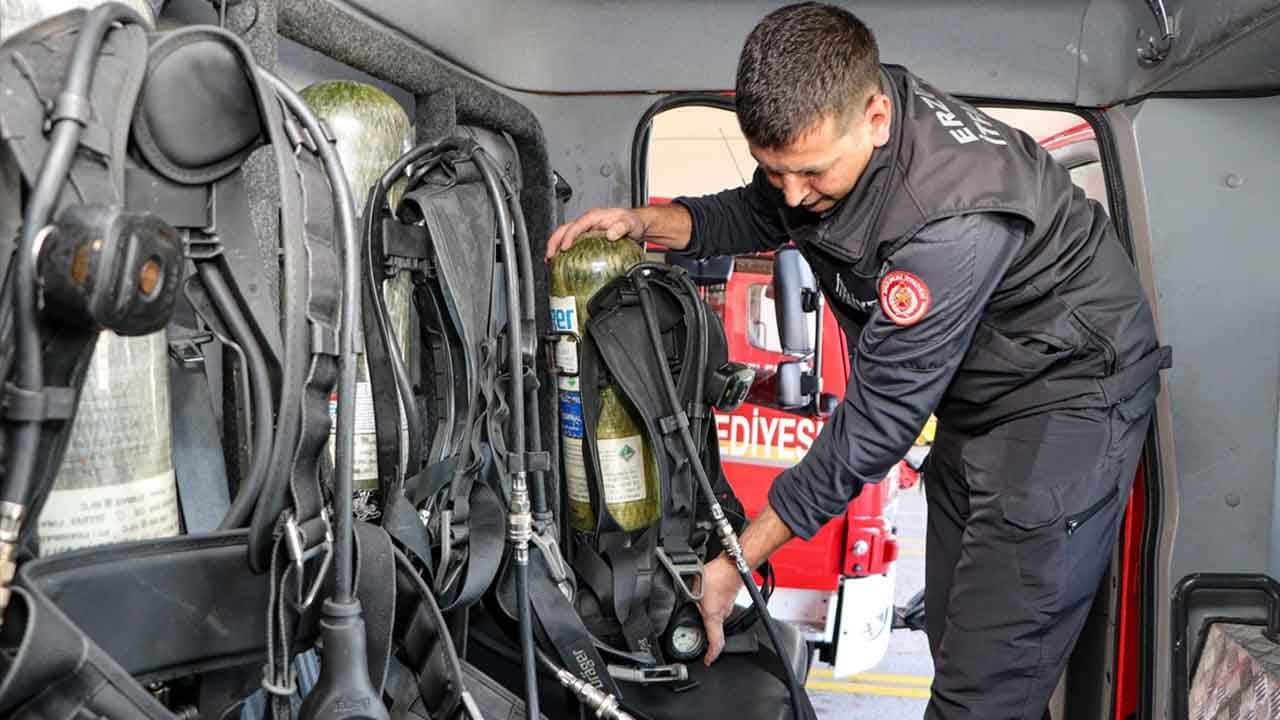 Foto - Babadan oğula alevlerle mücadele: Meslek değil, aşk!