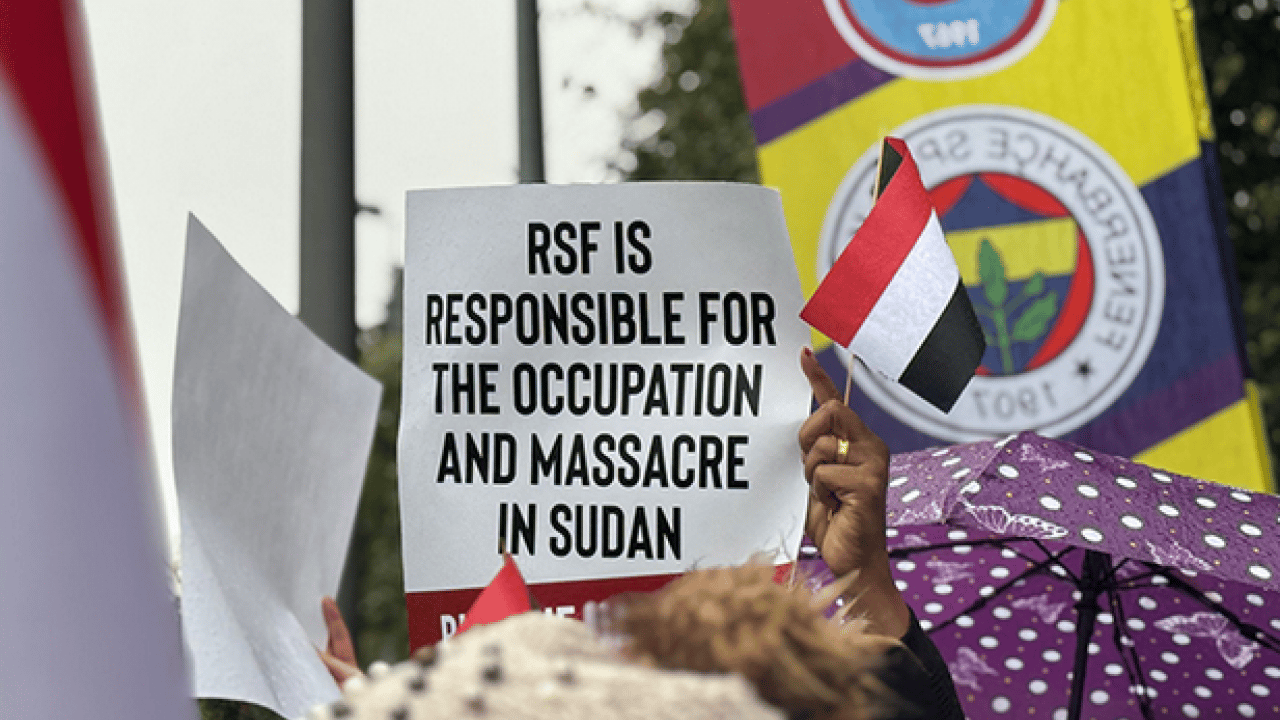 Foto - BAE Konsolosluğu önünde Sudan halkına destek: Zalim Nahyan hesap verecek!