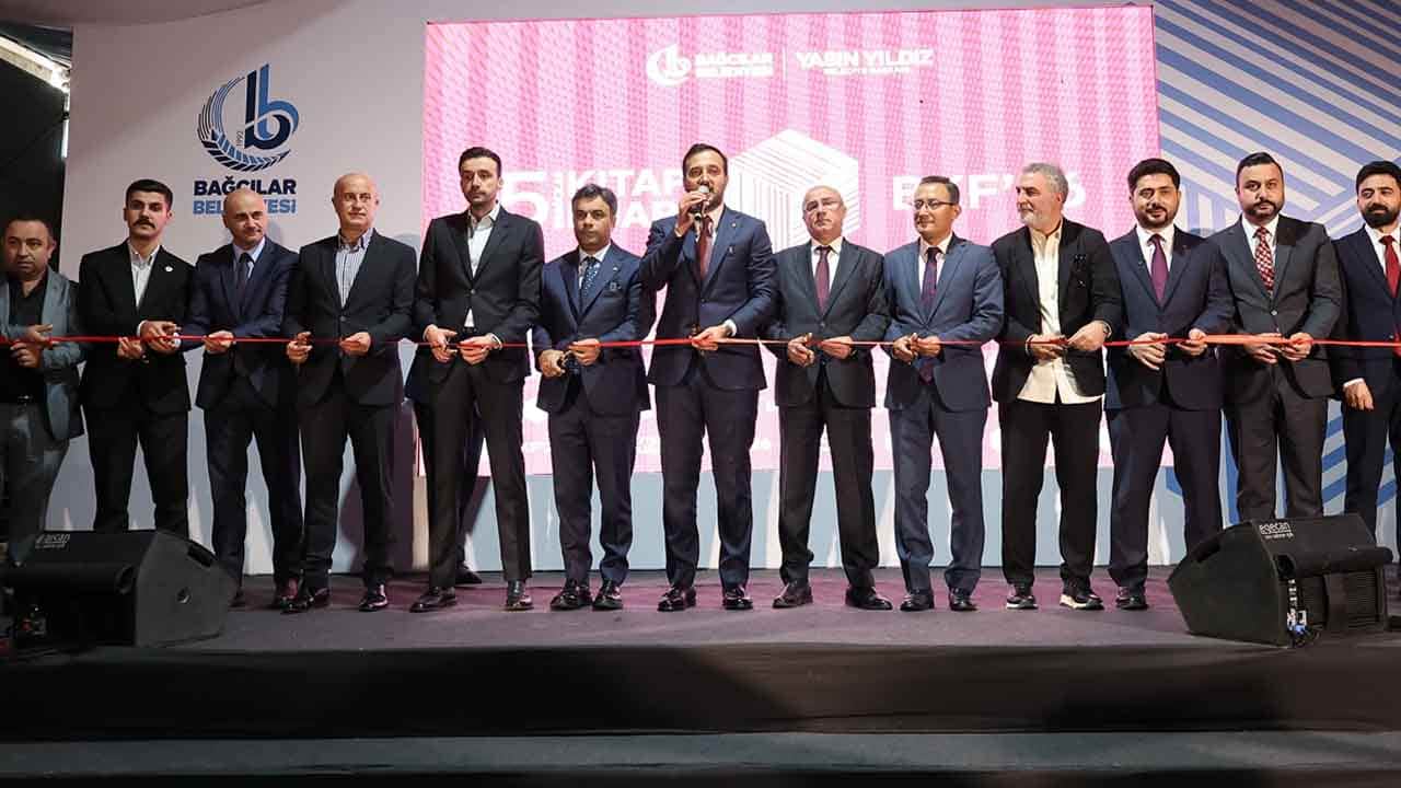 Foto - Bağcılar'da kitapseverlerin büyük buluşması : 5. Kitap Fuarı 15 Temmuz Meydanı'nda kapılarını açtı