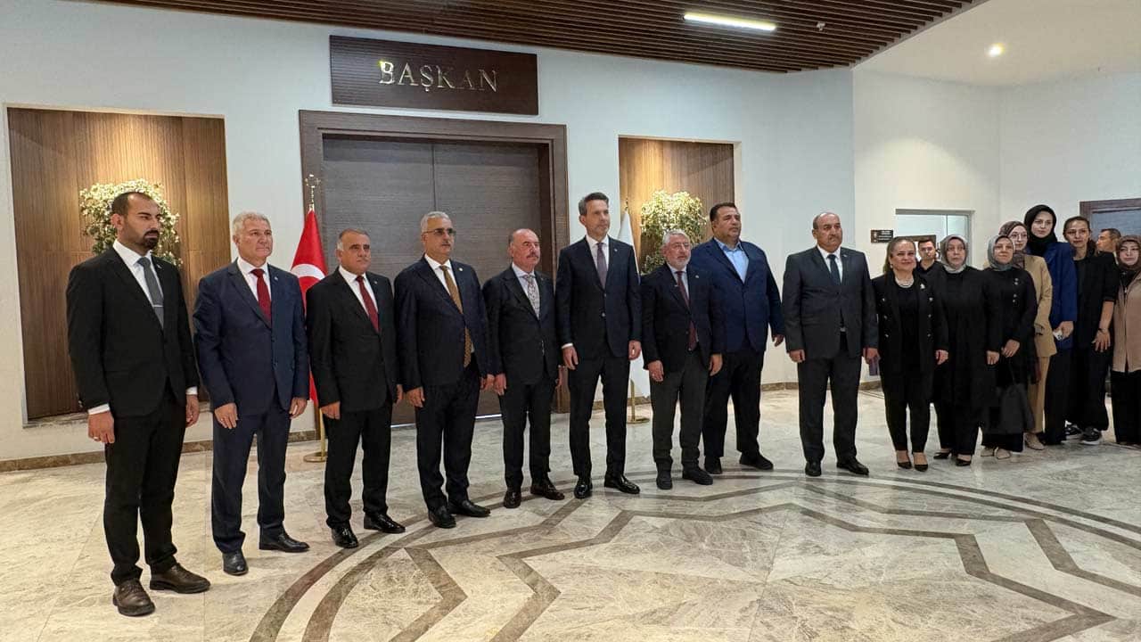 Foto - Bakan Alparslan Bayraktar Çorum’a çıkarma yaptı! Türkiye Yüzyılı vizyonuyla esnaf ve vatandaş kucaklaştı!