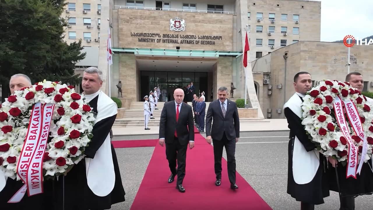 Foto - Bakan Çiftçi görevi başında hayatını kaybeden polisleri andı, dua etti!