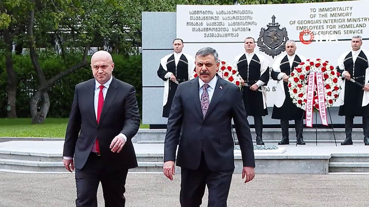 Foto - Bakan Çiftçi görevi başında hayatını kaybeden polisleri andı, dua etti!