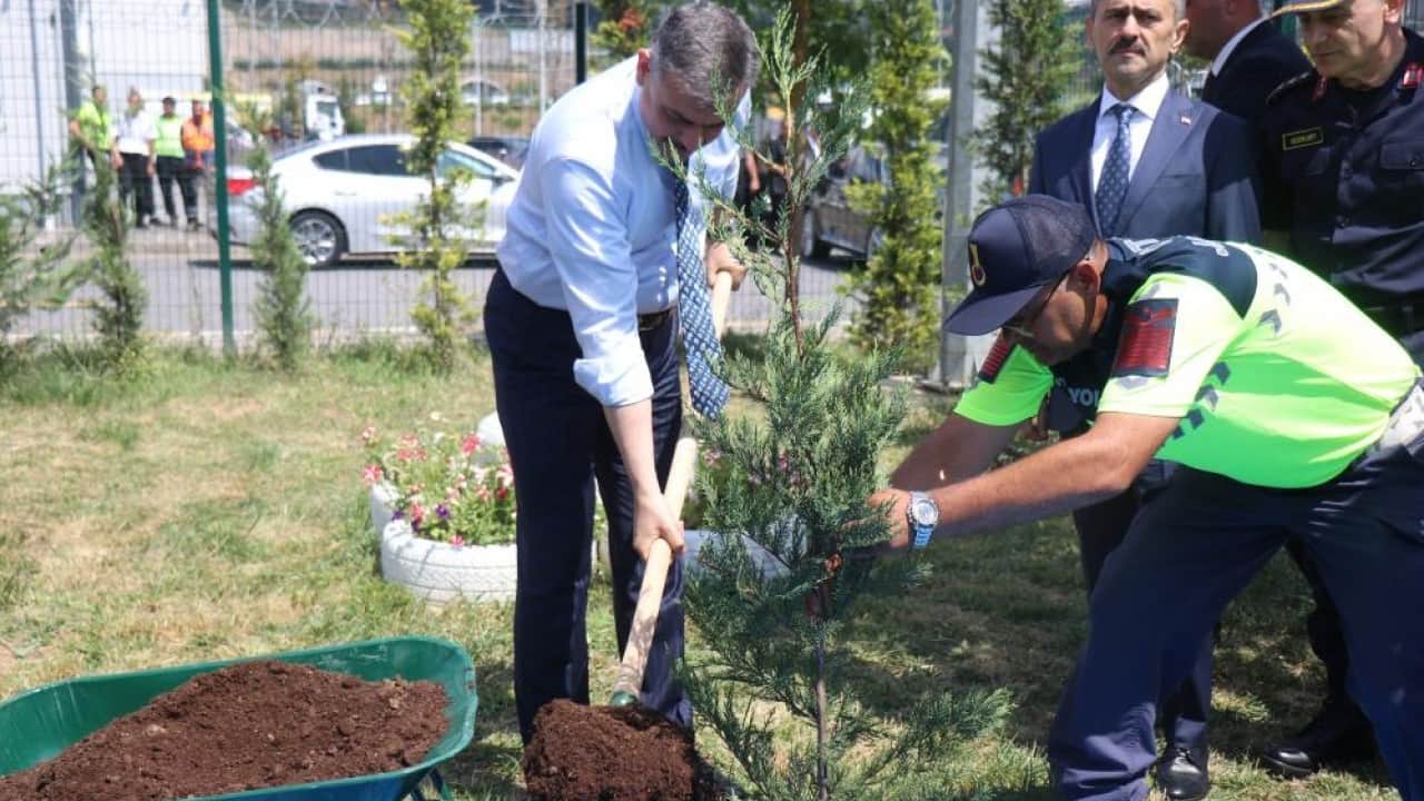Foto - Bakan Çiftçi'den müjdeli haber Sokak hayvanları için tarih verdi