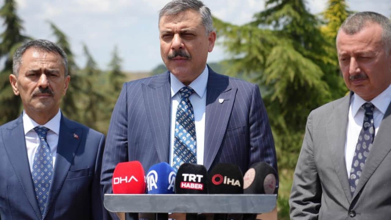 Foto - Bakan Çiftçi'den müjdeli haber Sokak hayvanları için tarih verdi