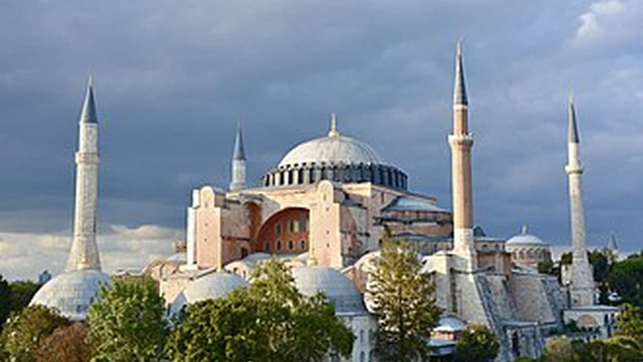 Foto - Bakan Ersoy duyurdu! Ayasofya’nın altındaki 9 kilometrelik gizemli tüneller ilk defa gün yüzüne çıkıyor
