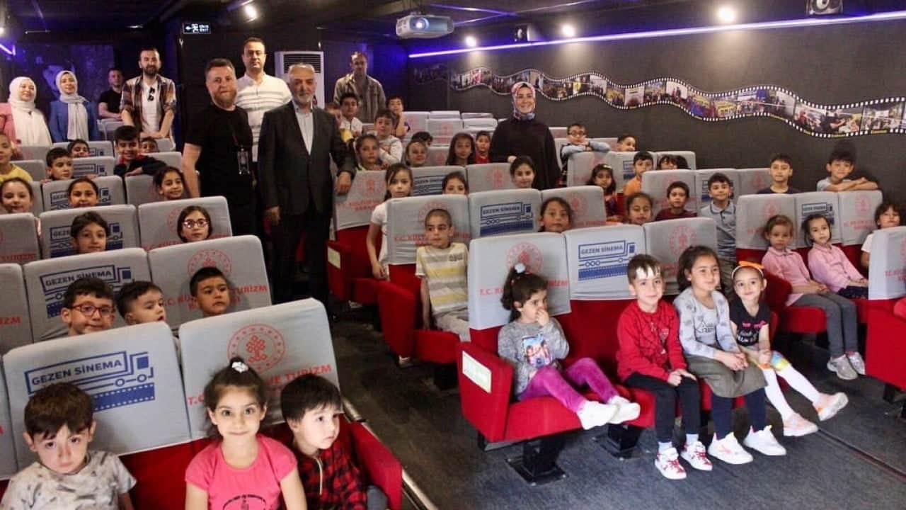 Foto - Bakan Ersoy duyurdu: Gezen sinema Türkiye'nin 81 ilinin tamamına ulaştı! Yeni hayallere perde açmaya devam edeceğiz 