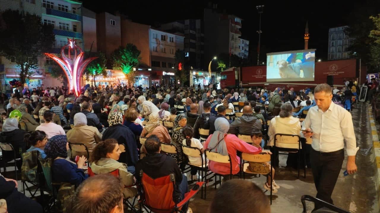 Foto - Bakan Ersoy duyurdu: Gezen sinema Türkiye'nin 81 ilinin tamamına ulaştı! Yeni hayallere perde açmaya devam edeceğiz 