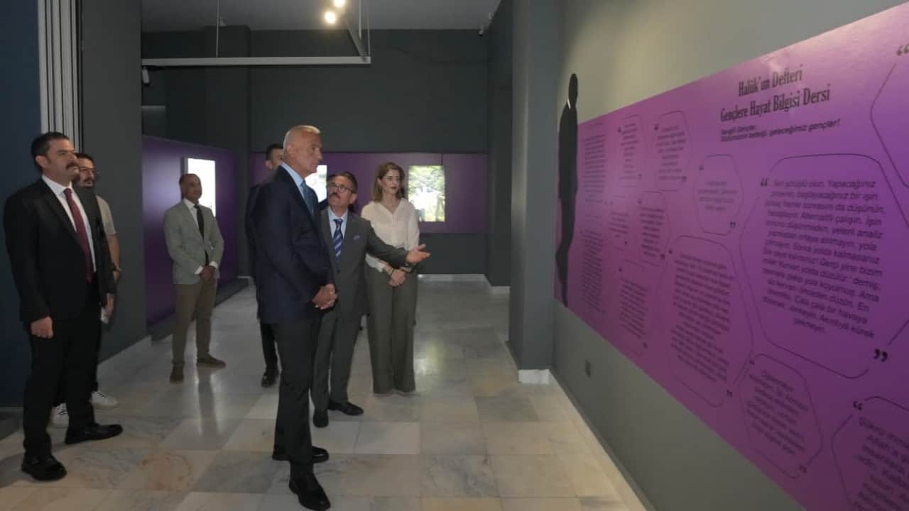 Foto - Bakan Ersoy: Haluk Hoca'nın emanetini omuzluyoruz...