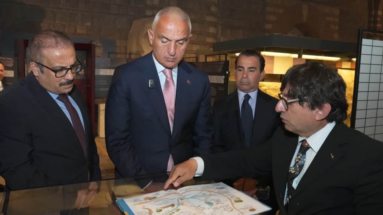 Foto - Bakan Ersoy, Hitit İmparatorluğu'nun izlerini taşıyan sergiyi ziyaret etti.