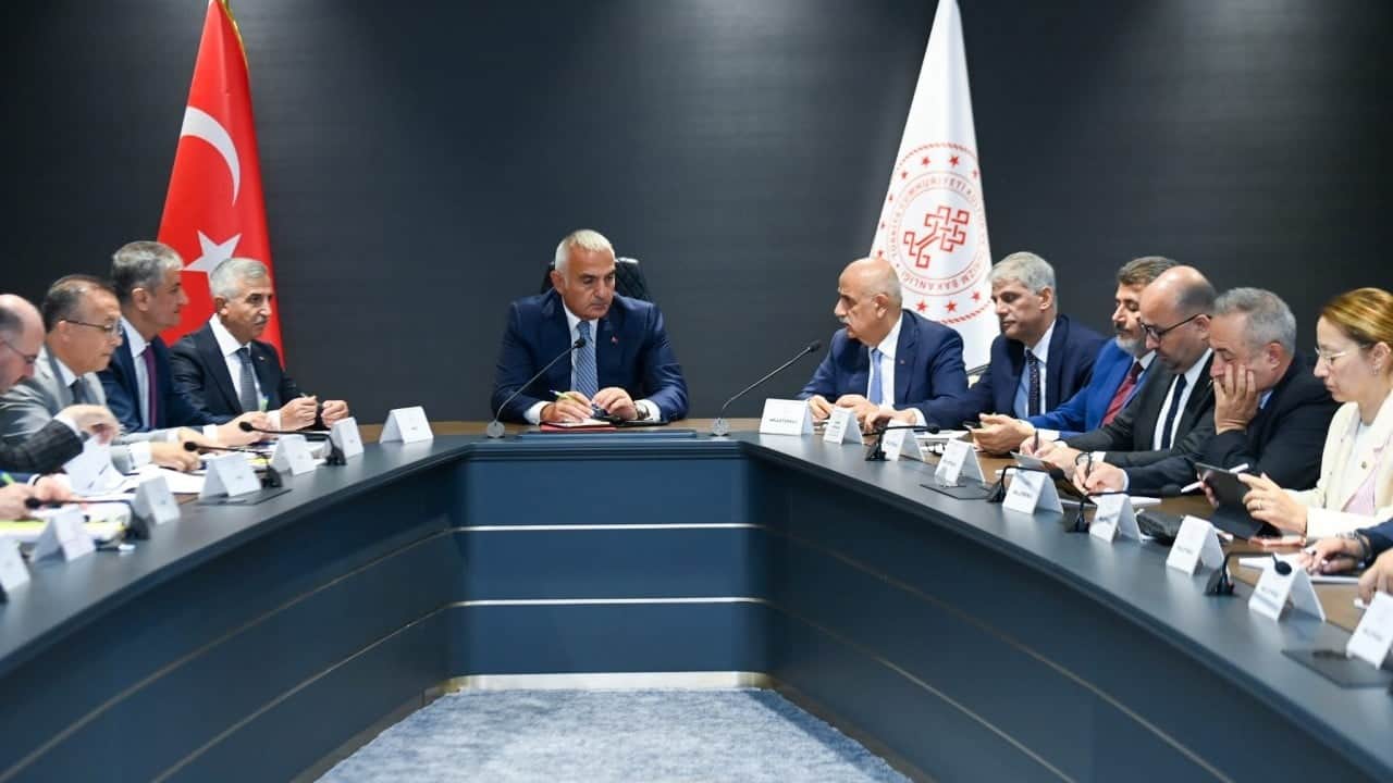 Foto - Bakan Ersoy Kahramanmaraş'ta valiler, belediye başkanları ve milletvekillerinin taleplerini dinledi