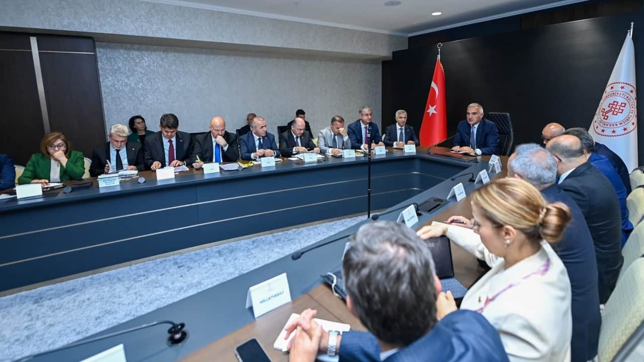 Foto - Bakan Ersoy Kahramanmaraş'ta valiler, belediye başkanları ve milletvekillerinin taleplerini dinledi