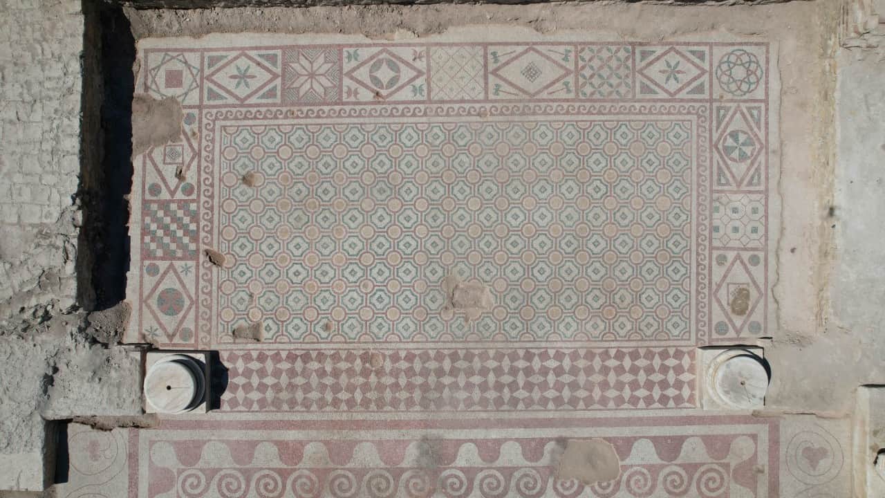 Foto - Bakan Ersoy: Orta nefteki mozaik döşemesinin tamamı da henüz ortaya çıkarılmış değil! Kazılarımız sürüyor