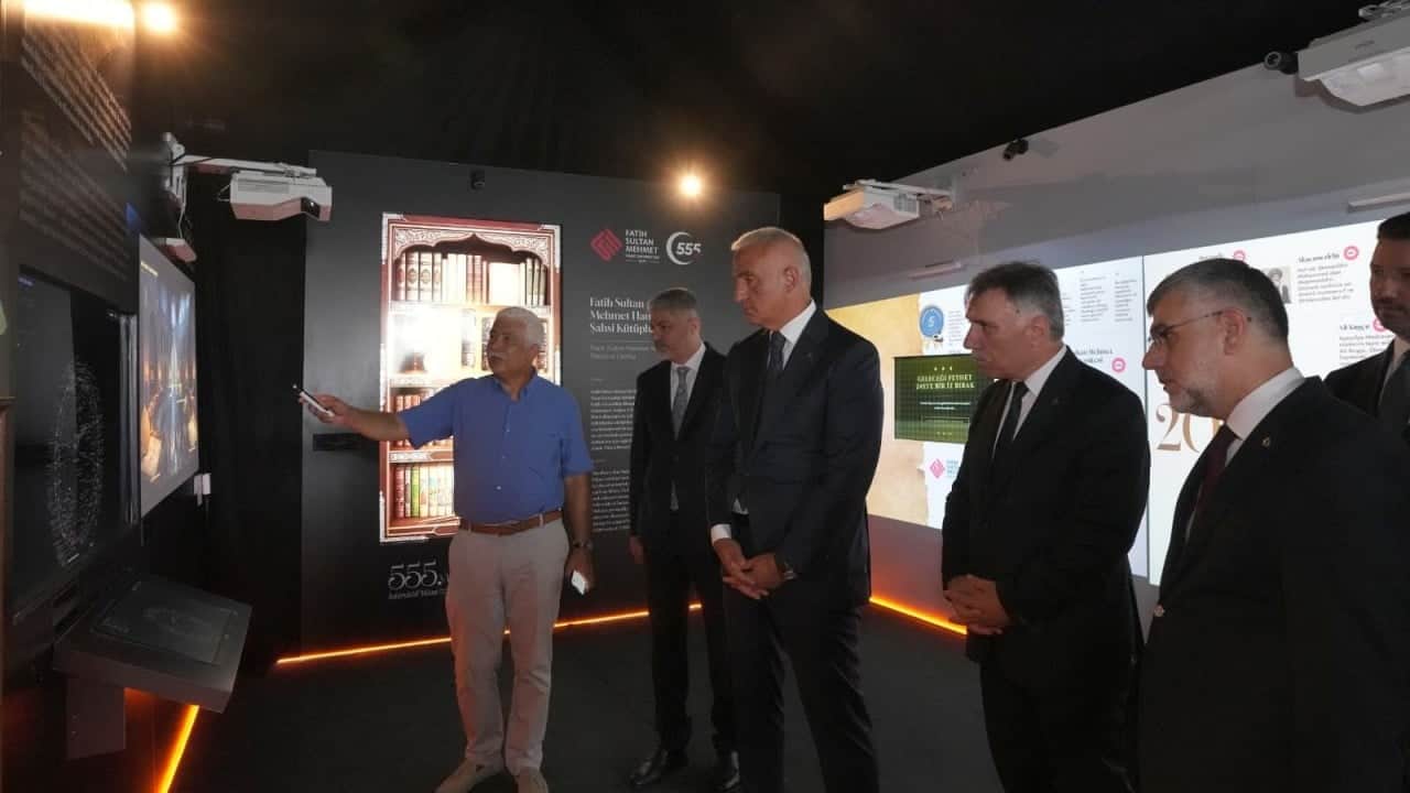 Foto - Bakan Ersoy; Tarih, Bilim ve Teknolojiyi buluşturan müzeyi ziyaret etti...