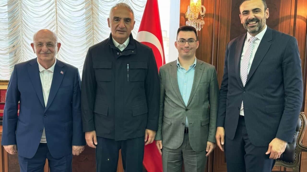Bakan Ersoy'dan İsmail Kahraman'a anlamlı ziyaret... Dikkat çeken buluşma