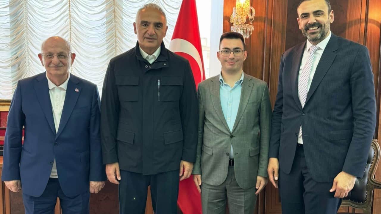 Foto - Bakan Ersoy'dan İsmail Kahraman'a anlamlı ziyaret... Dikkat çeken buluşma