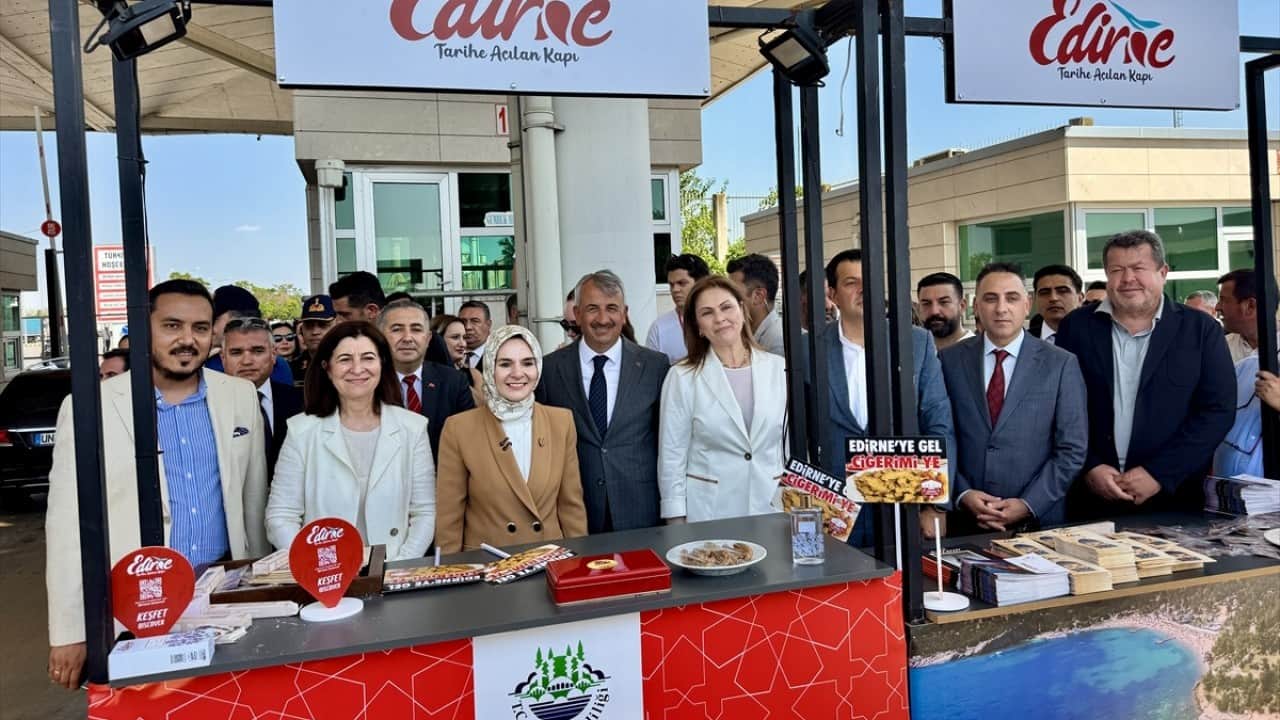 Foto - Bakan Göktaş Kapıkule'de karşıladı Gurbetçiler başımızın tacı