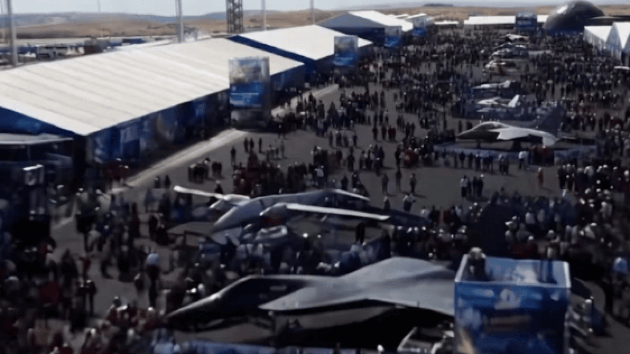 Foto - Bakan Kurum’dan TEKNOFEST paylaşımı: Çocuklarımız burada, gelecek burada