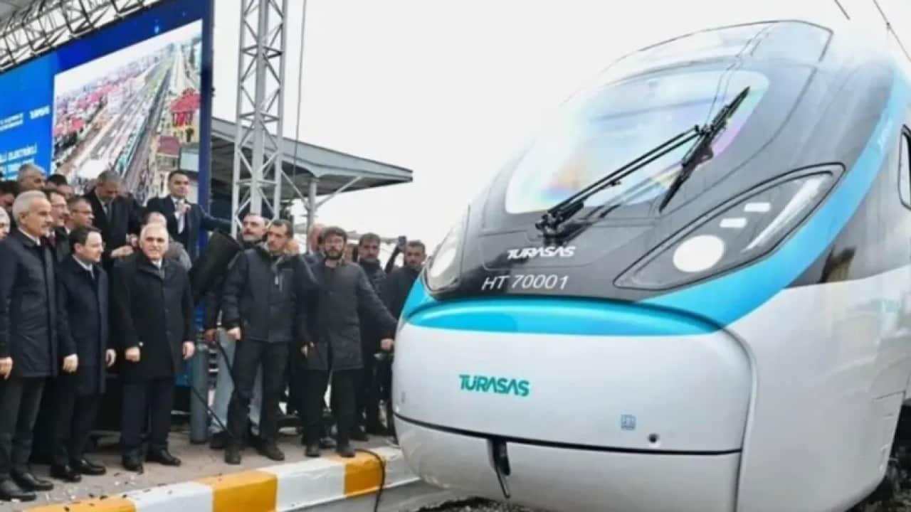 Foto - Bakan müjdeyi duyurdu: Milli elektrikli hızlı trende kritik eşik aşıldı!