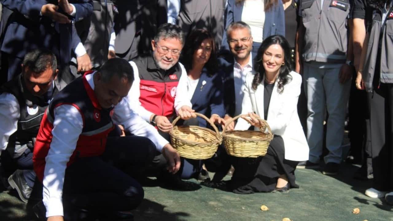 Foto - Bakan Yumaklı: Gümrükten dönen ürünlerde zehir yok Felaket tellalları ile mücadele ediyoruz