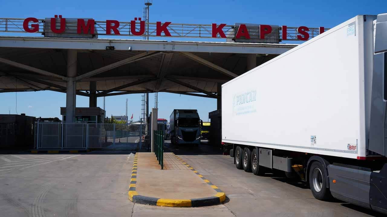 Foto - Bakan Yumaklı’dan tır şoförlerini rahatlatan açıklama: Schengen vizesi için görüşme halindeyiz