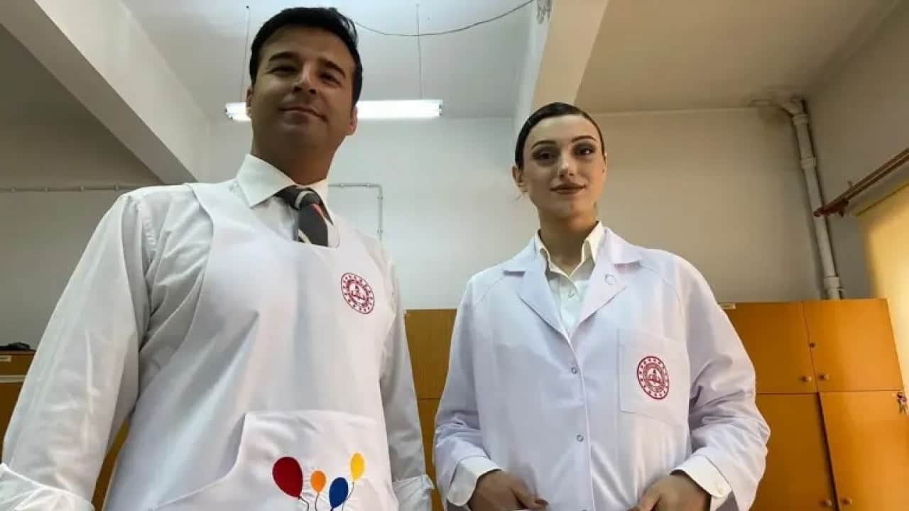 Foto - Bakanlık duyurdu! Öğretmen önlüğü için standartlar belirlendi